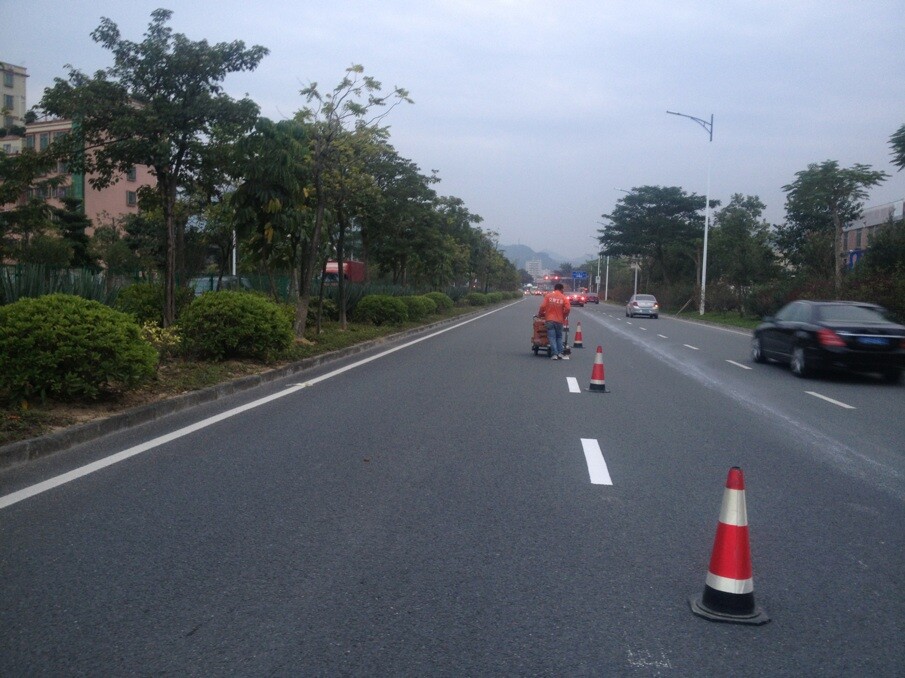 翠景路道路划线